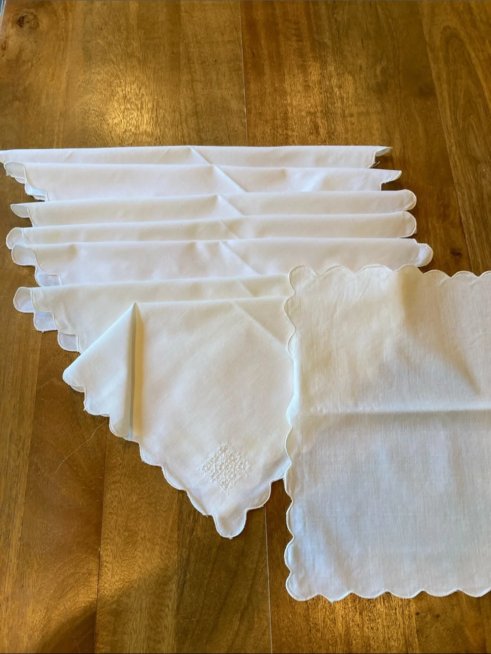 White Scalloped Edge Linen Napkins - Set‎ of 8 Embroidered Classic Timeless